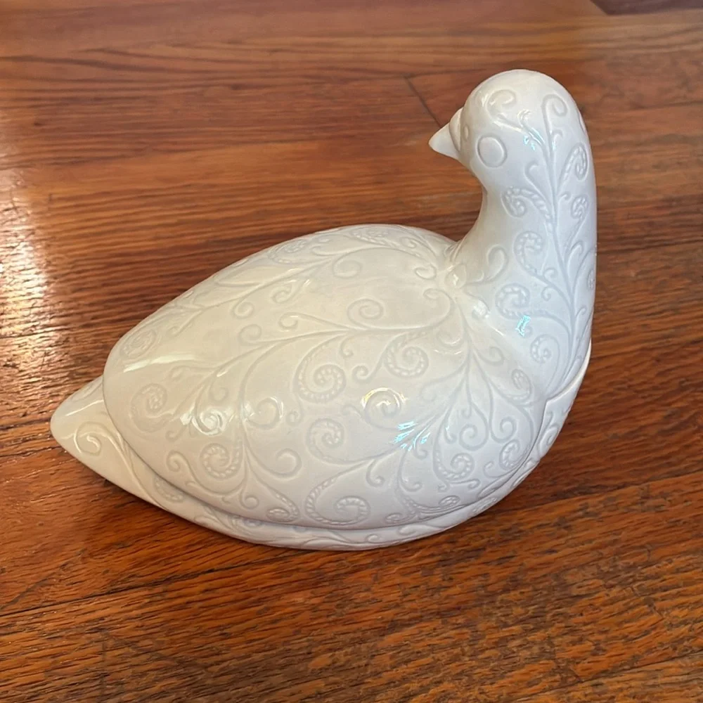 White Ceramic Bird Figurine Trinket Box